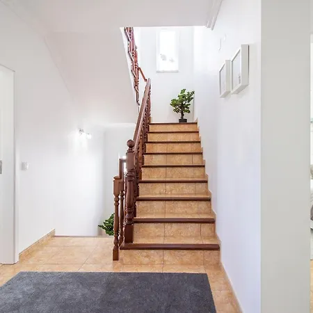 - Super New V6 With Private Pool Ac Seaviews